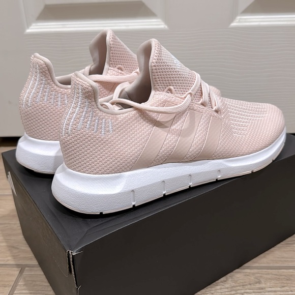 Adidas Women Swift Run 1.0 Shoes (Size: 9) - Picture 5 of 5